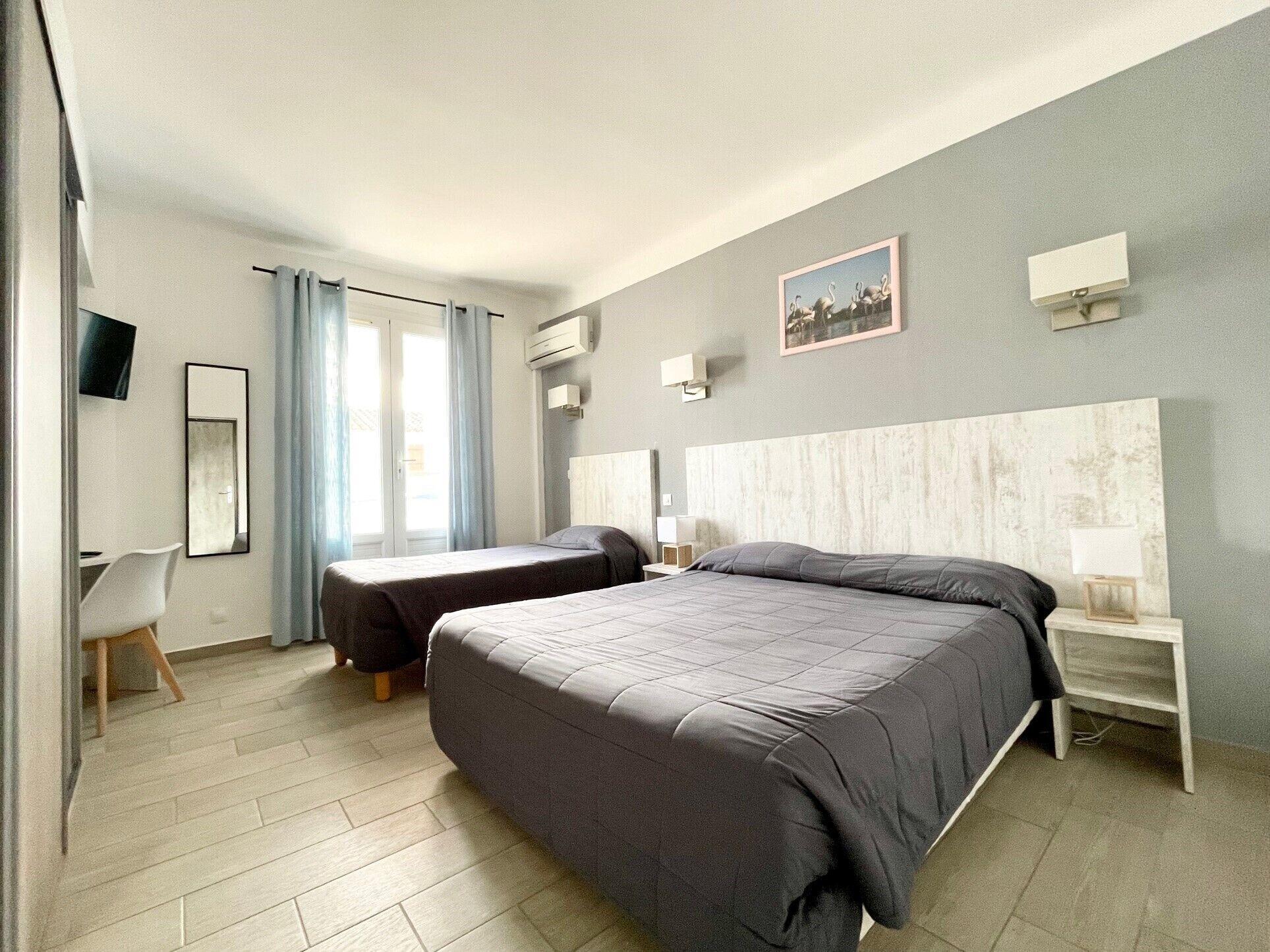 Hotel Les Palmiers En Camargue Сент-Мари-де-ла-Мер Экстерьер фото