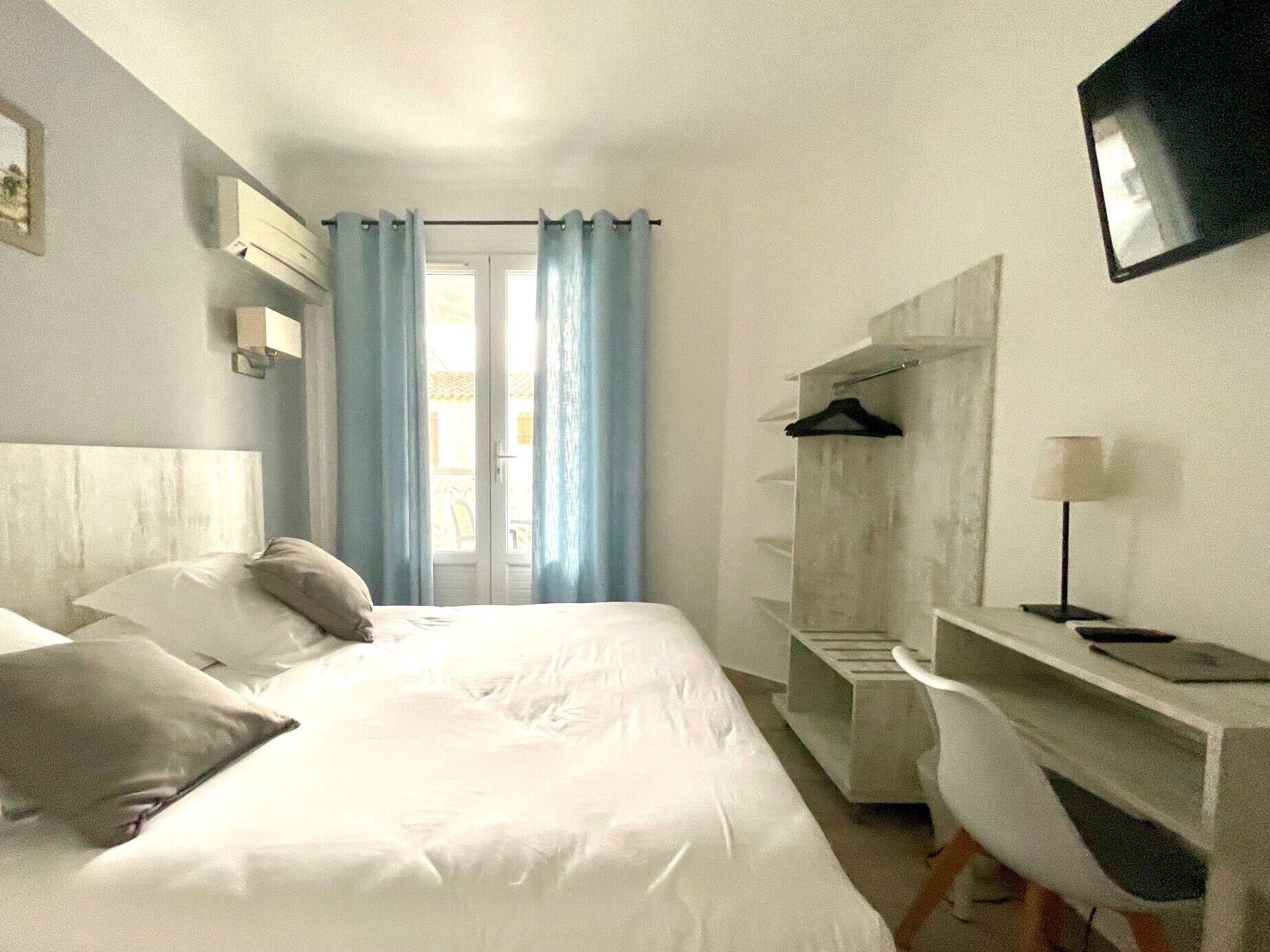 Hotel Les Palmiers En Camargue Сент-Мари-де-ла-Мер Экстерьер фото