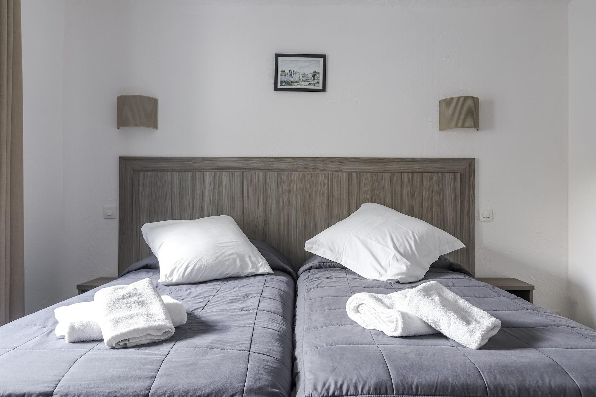 Hotel Les Palmiers En Camargue Сент-Мари-де-ла-Мер Экстерьер фото