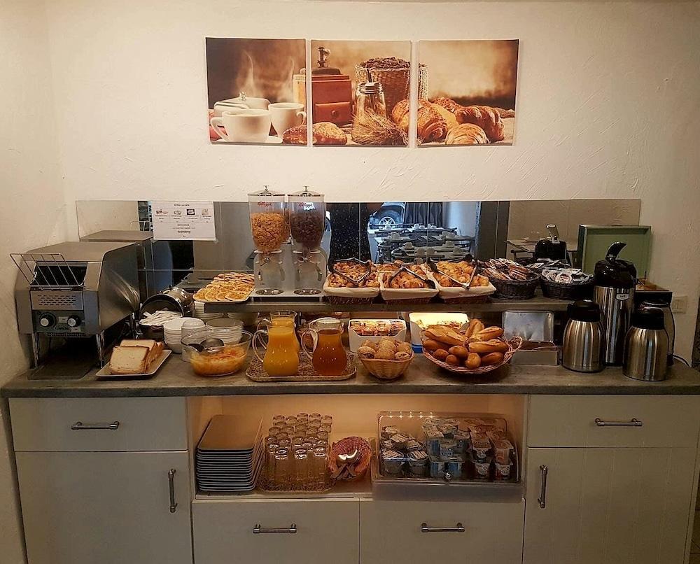 Hotel Les Palmiers En Camargue Сент-Мари-де-ла-Мер Экстерьер фото