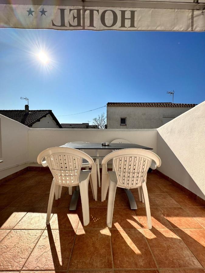 Hotel Les Palmiers En Camargue Сент-Мари-де-ла-Мер Экстерьер фото