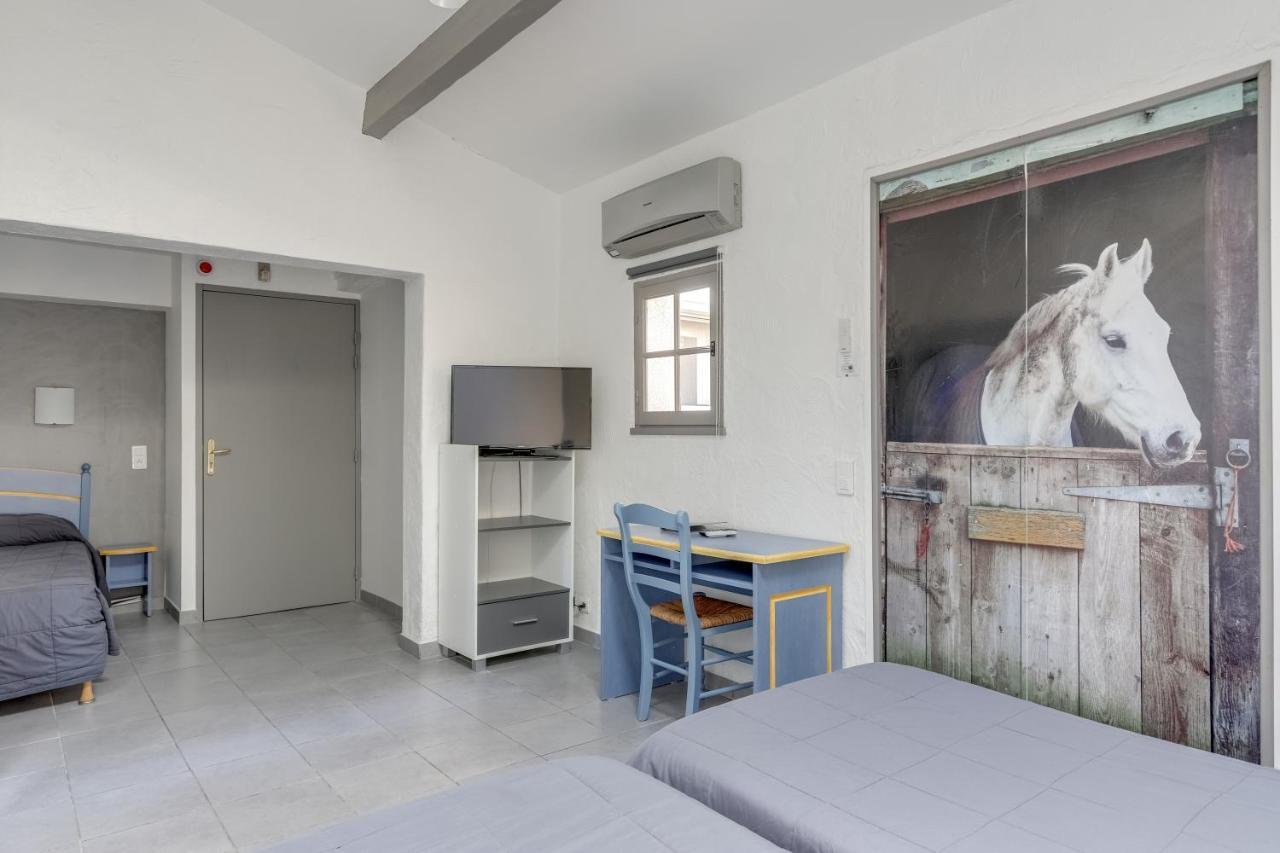Hotel Les Palmiers En Camargue Сент-Мари-де-ла-Мер Экстерьер фото