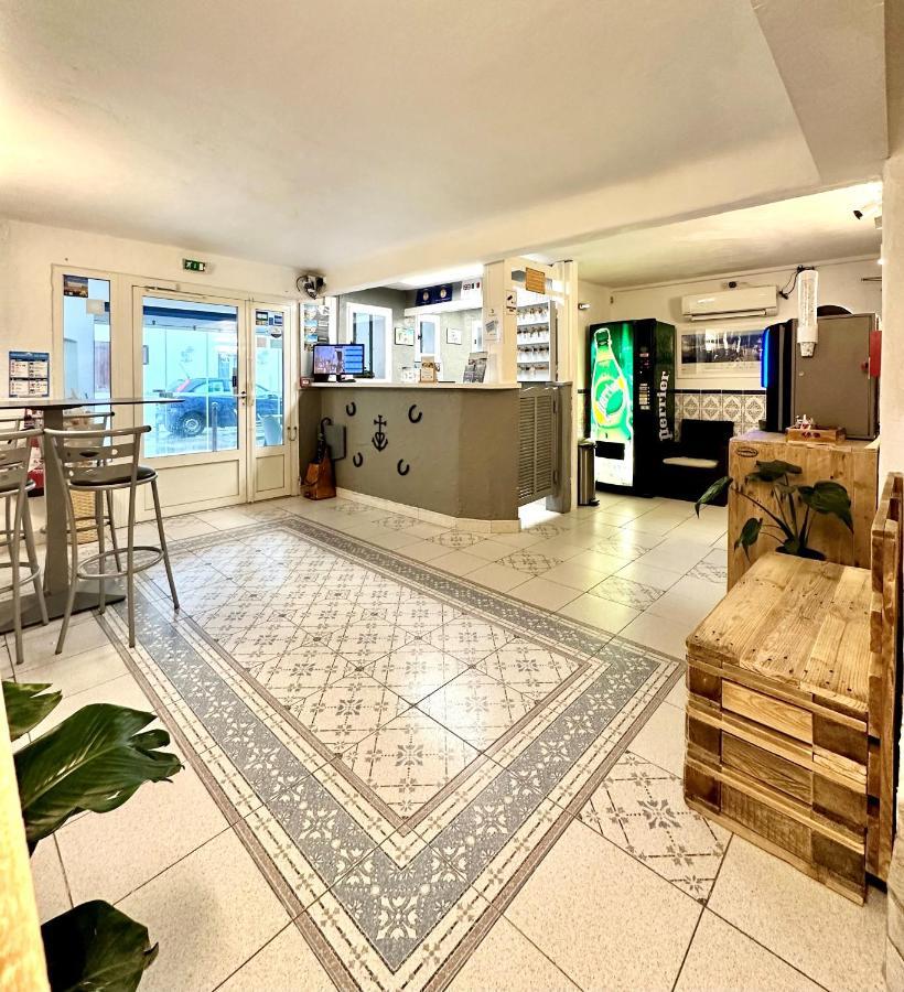 Hotel Les Palmiers En Camargue Сент-Мари-де-ла-Мер Экстерьер фото