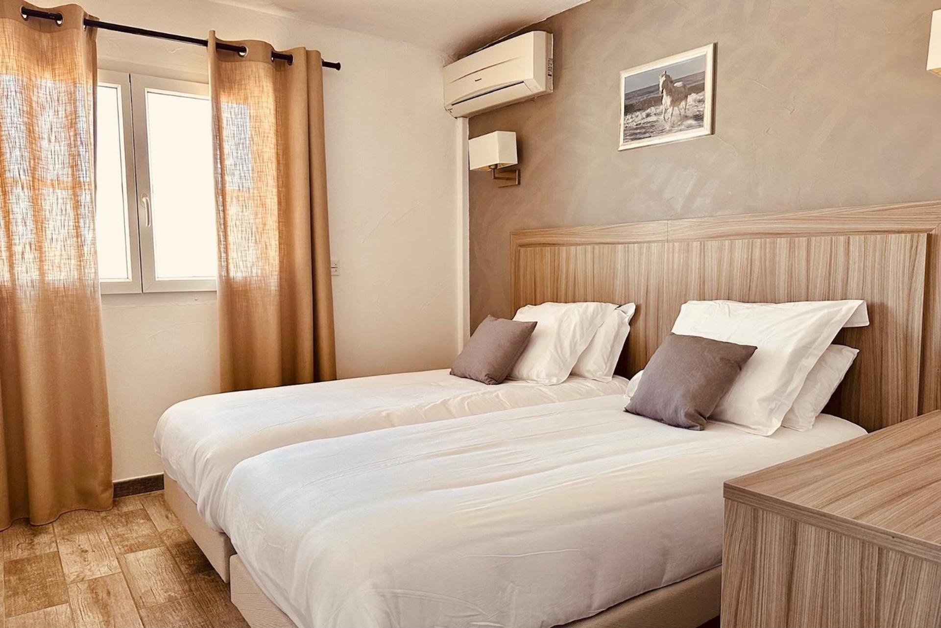 Hotel Les Palmiers En Camargue Сент-Мари-де-ла-Мер Экстерьер фото