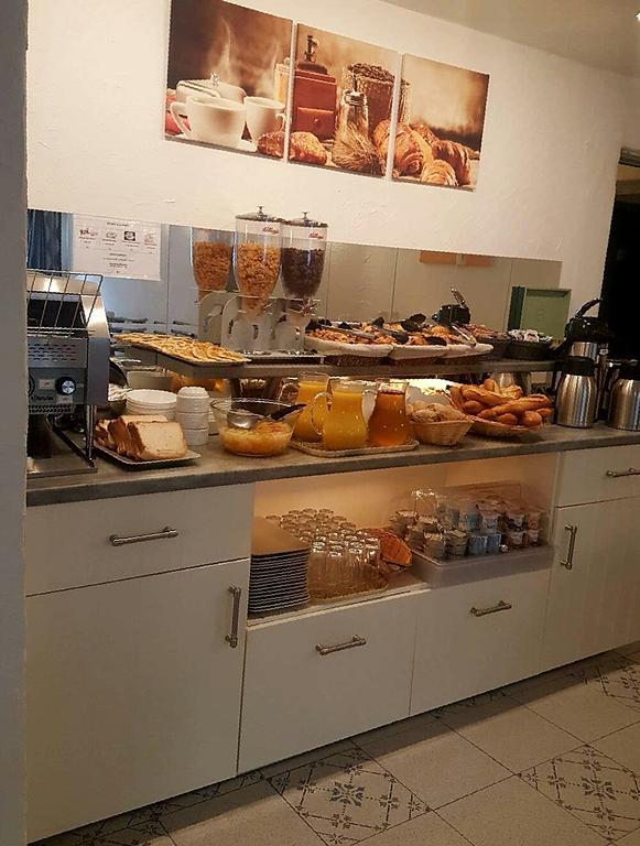 Hotel Les Palmiers En Camargue Сент-Мари-де-ла-Мер Экстерьер фото