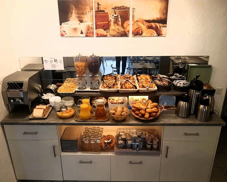 Hotel Les Palmiers En Camargue Сент-Мари-де-ла-Мер Экстерьер фото